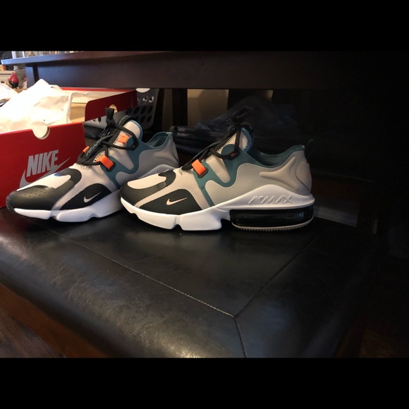 Air Max Infinity - Picture 2 of 6